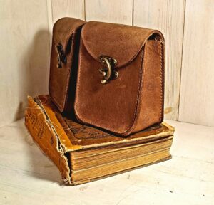 sacoche de ceinture cuir jeux de rôle grandeur nature maroquinerie artisanale lyon