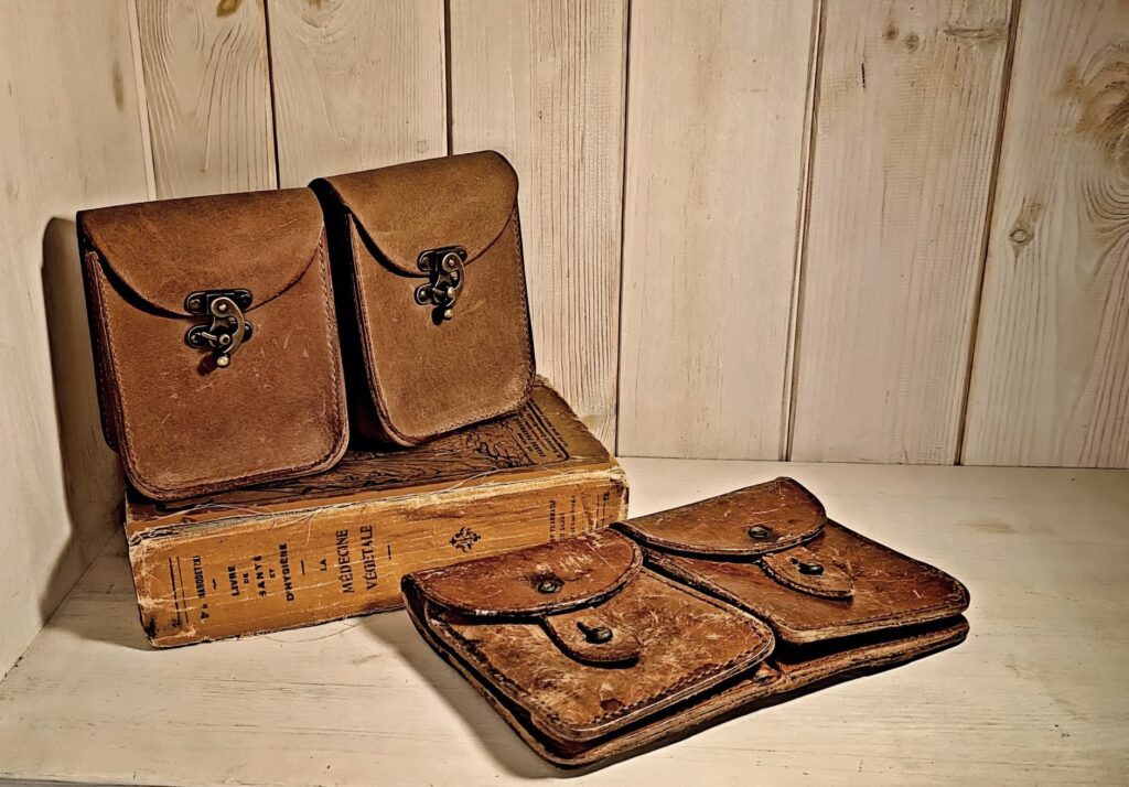 sacoche ceinture cuir jeux de rôle grandeur nature maroquinerie artisanale lyon